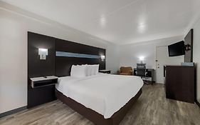 Quality Inn & Suites Airport